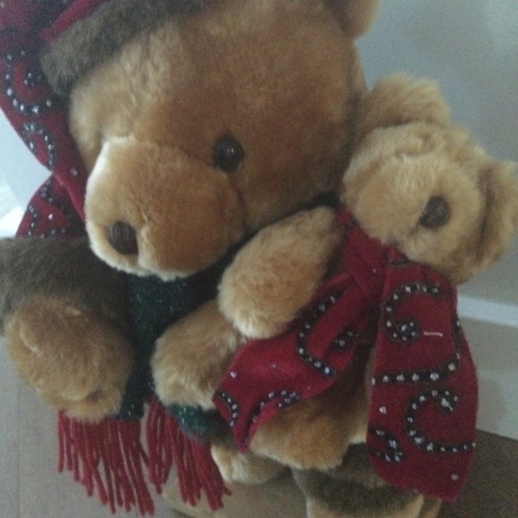 Collectable Holliday bear - Picture 2 of 5